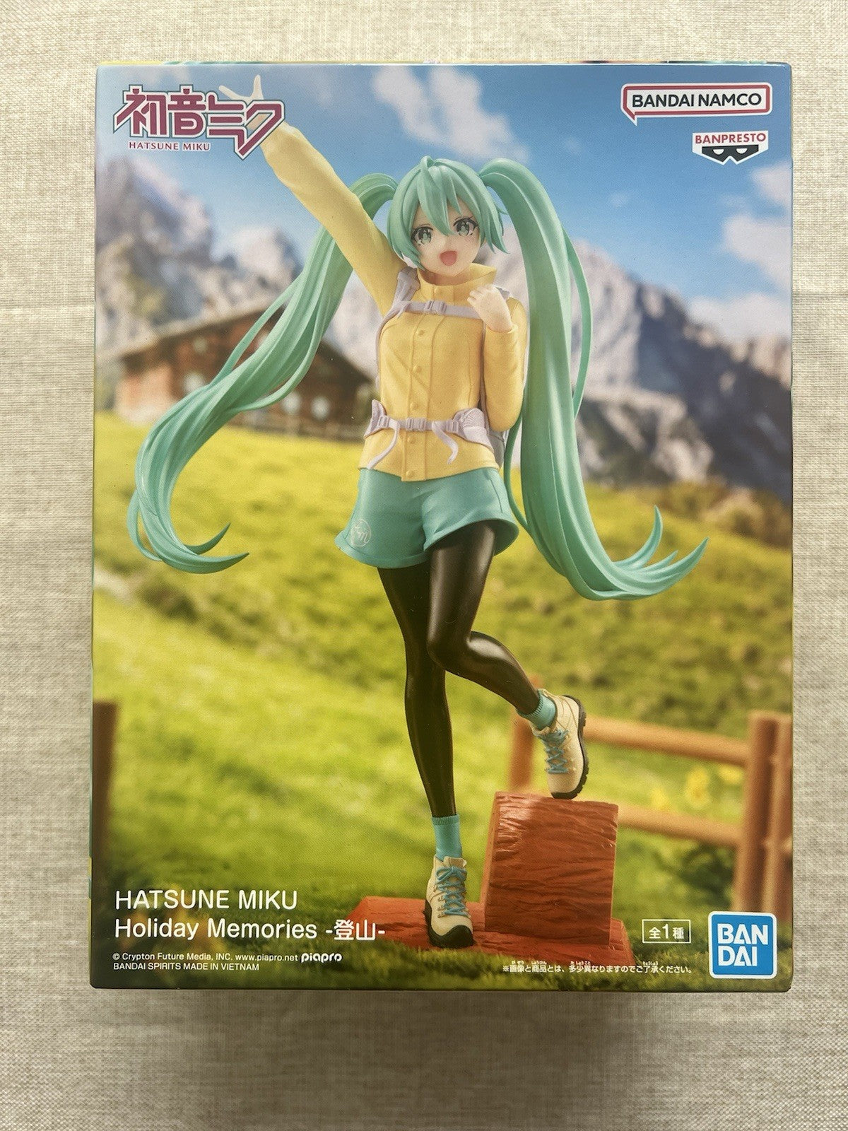 Hatsune Miku Holiday Memories Mountain Climbing ver. Vocaloid Figure (B/1)